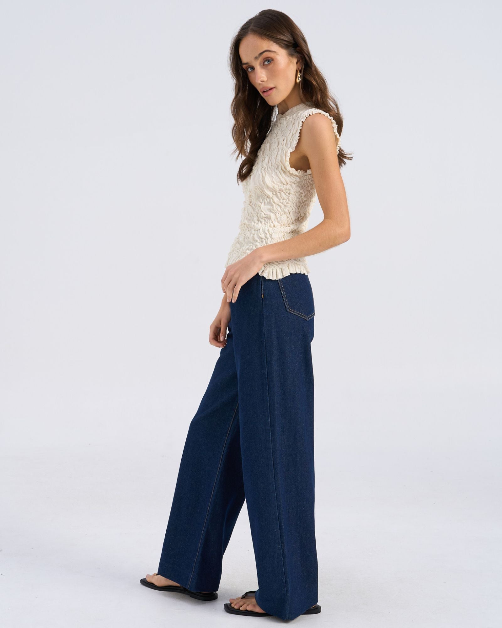 AWSTORMI TEXTURED SLEEVELESS TOP